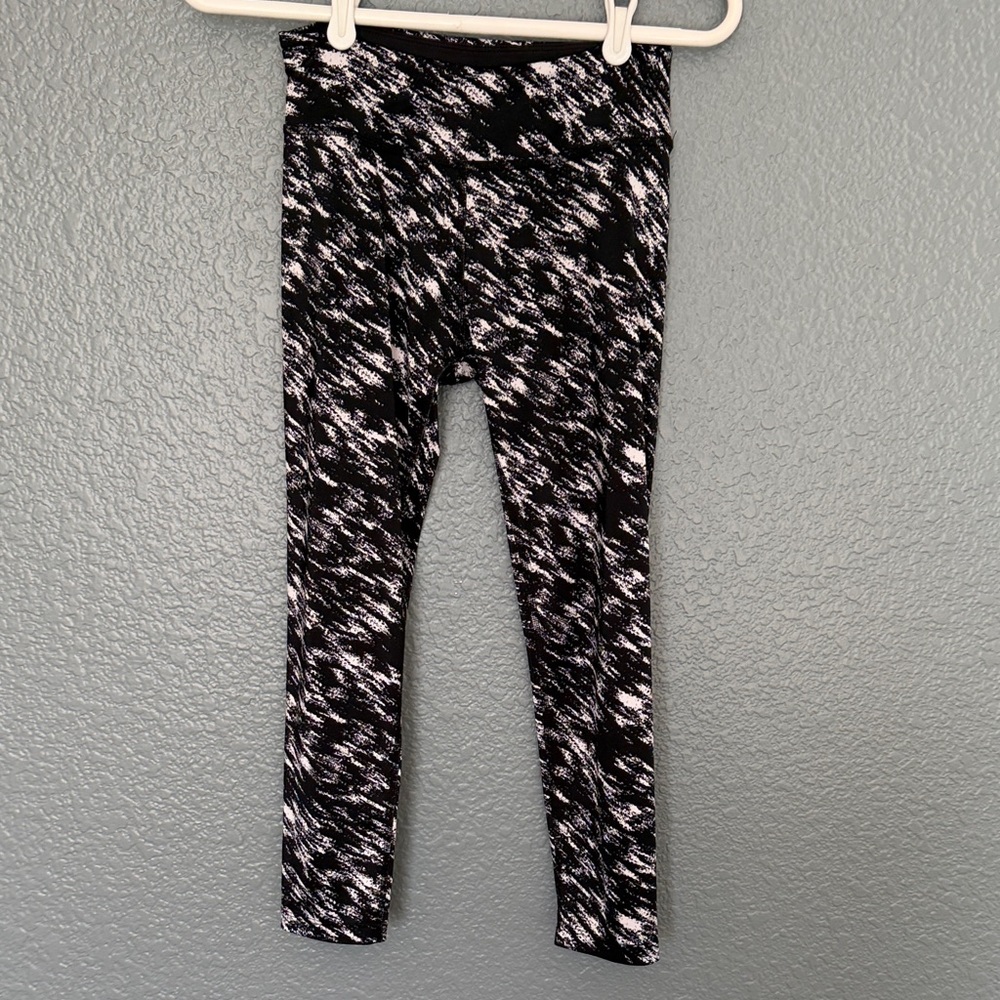 Beyond Yoga Black and White Patterned Leggings size medium
